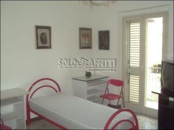 Casa arredata con balcone Via giuffrida