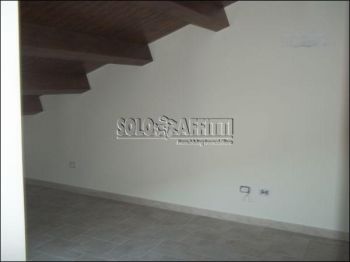 Mansarda con posto auto e terrazzo Belpasso