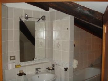 Mansarda arredata con balcone Trastevere, aventino, testaccio