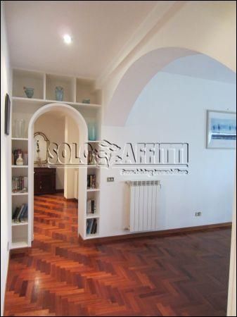 Appartamento arredato con balcone Napoli