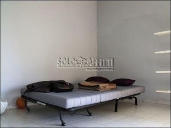 Monolocale da ristrutturare con balcone
