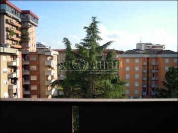 Appartamento con balcone e garage Brescia due