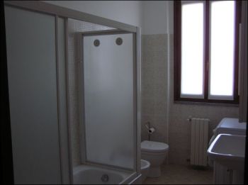 Appartamento arredato con balcone Zona lucernate