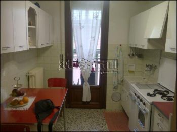 Appartamento arredato con balcone Zona lucernate