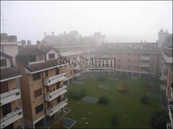 Monolocale arredato con balcone Opera