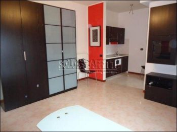 Monolocale arredato con balcone Opera