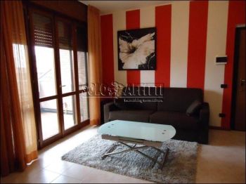 Monolocale arredato con balcone Opera