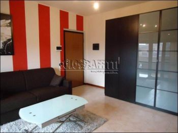 Monolocale arredato con balcone Opera