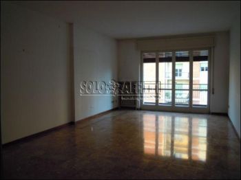 Appartamento con balcone Via veneto