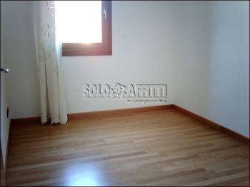 Trilocale arredato con terrazzo Centro