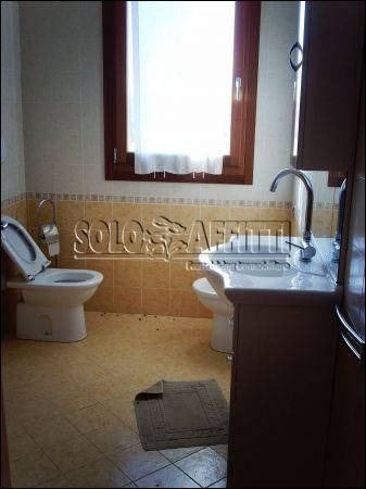 Trilocale arredato con terrazzo Centro
