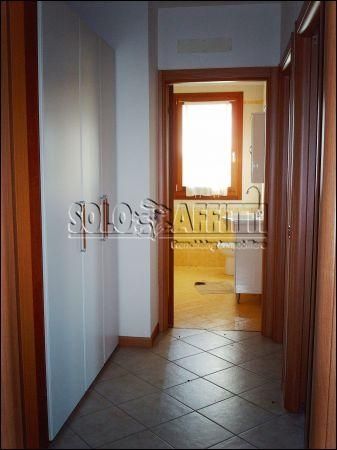 Trilocale arredato con terrazzo Centro