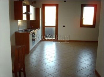 Trilocale arredato con terrazzo Centro