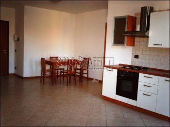Trilocale arredato con terrazzo Centro