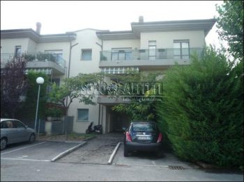 Trilocale arredato con balcone Viserba monte