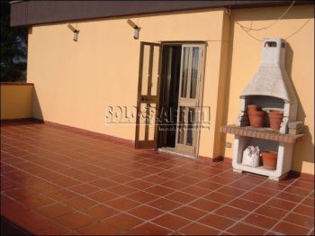 Villa arredata con terrazzo Serra rifusa