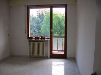Casa con garage e balcone Mirafiori nord