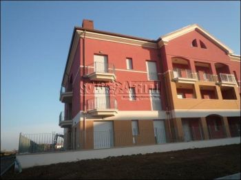 Casa arredata con garage Via montescudo