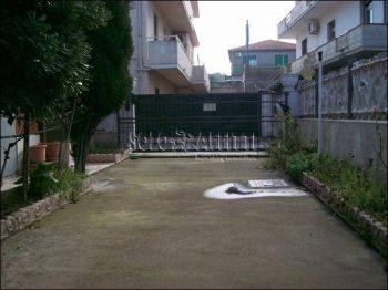 Appartamento arredato con balcone Cappelle Sul Tavo