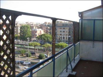 Trilocale arredato con terrazzo Ostia
