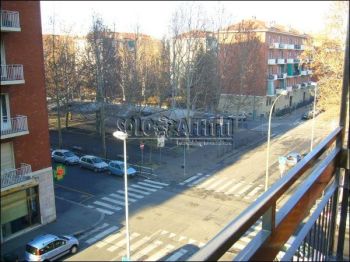 Appartamento con posto auto e balcone