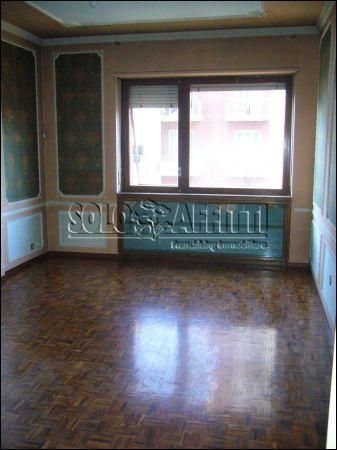 Appartamento con posto auto e balcone