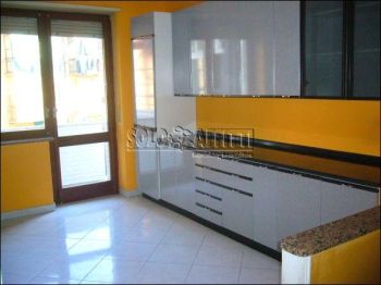 Appartamento con posto auto e balcone