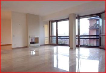 Appartamento con posto auto e balcone