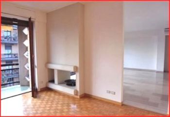 Appartamento con posto auto e balcone