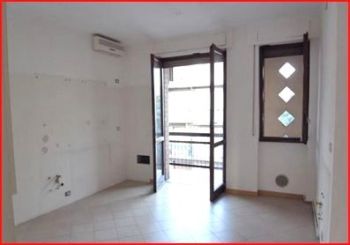 Appartamento con posto auto e balcone