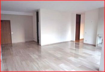 Appartamento con posto auto e balcone