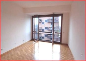 Appartamento con posto auto e balcone
