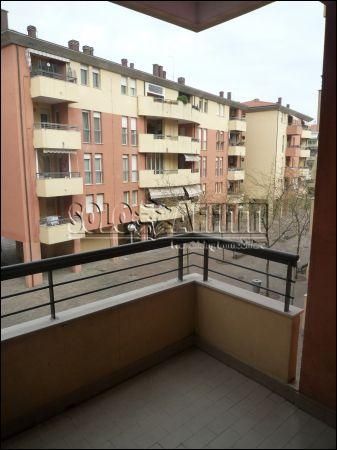 Trilocale con balcone e garage Grottarossa