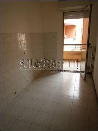 Trilocale con balcone e garage Grottarossa