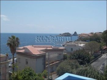 Appartamento arredato con balcone Acitrezza