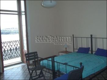 Trilocale arredato con balcone Lungomare