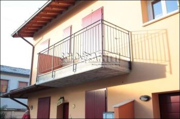 Trilocale con balcone e garage Castegnato