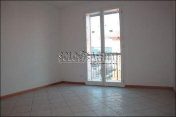 Trilocale con balcone e garage Castegnato