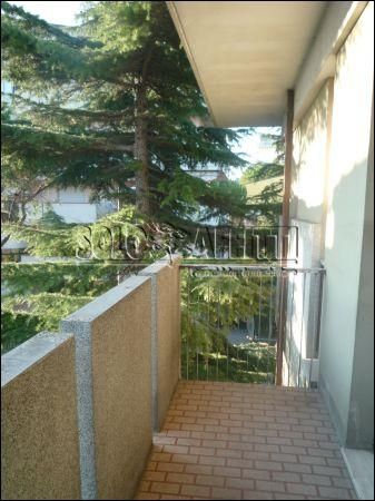 Appartamento con terrazzo e garage Via covignano