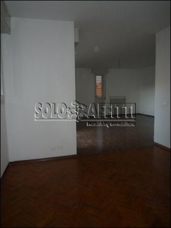 Appartamento con terrazzo e garage Via covignano