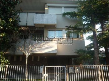 Appartamento con terrazzo e garage Via covignano