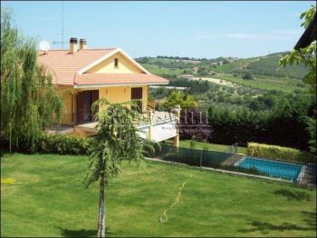 Villa arredata con posto auto Montesilvano
