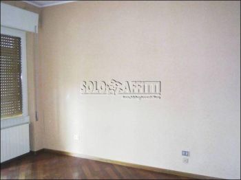Appartamento con posto auto e balcone