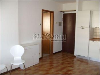 Monolocale arredato con terrazzo Centro storico