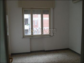 Casa con balcone V.le vittorio veneto