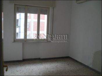 Casa con balcone V.le vittorio veneto