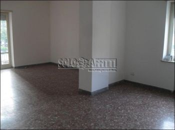 Casa con balcone V.le vittorio veneto