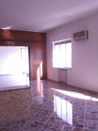 Appartamento con balcone Via campania