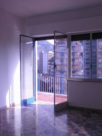 Appartamento con balcone Via campania