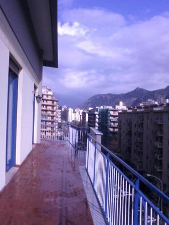 Appartamento con balcone Via campania